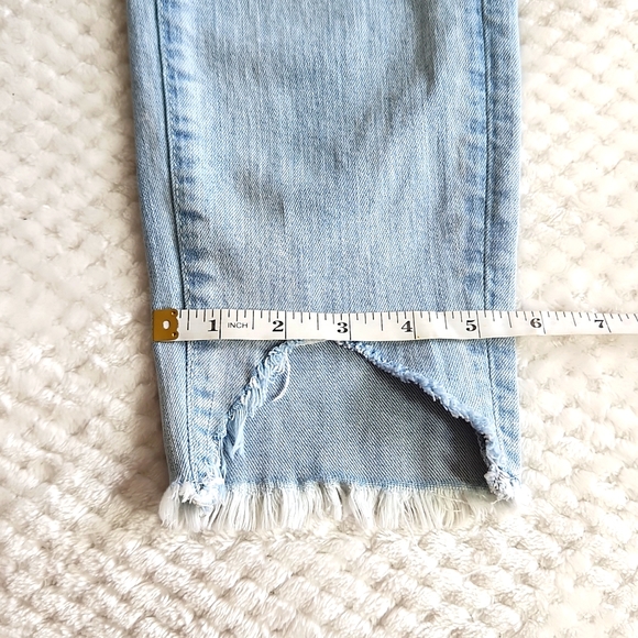 7 FOR ALL MANKIND WOMENS JEANS.  SIZE 26 LIGHT BLUE RAW HEM - Picture 13 of 15